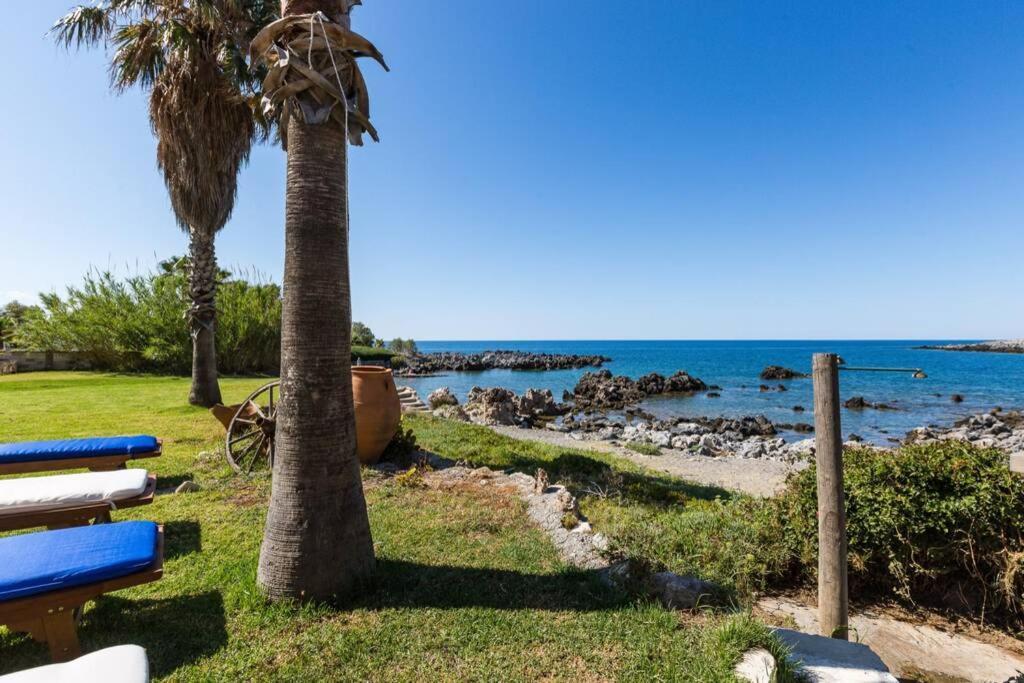 Villa Proto Helidoni - A Cozy Beachfront Villa Petres  Exterior foto