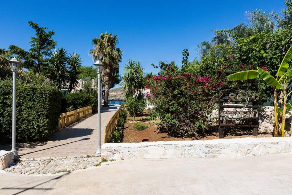 Villa Proto Helidoni - A Cozy Beachfront Villa Petres  Exterior foto
