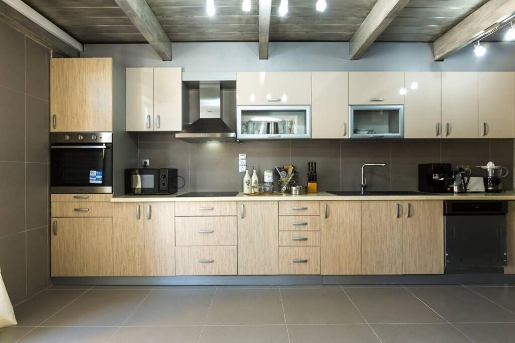 Villa Proto Helidoni - A Cozy Beachfront Villa Petres  Exterior foto
