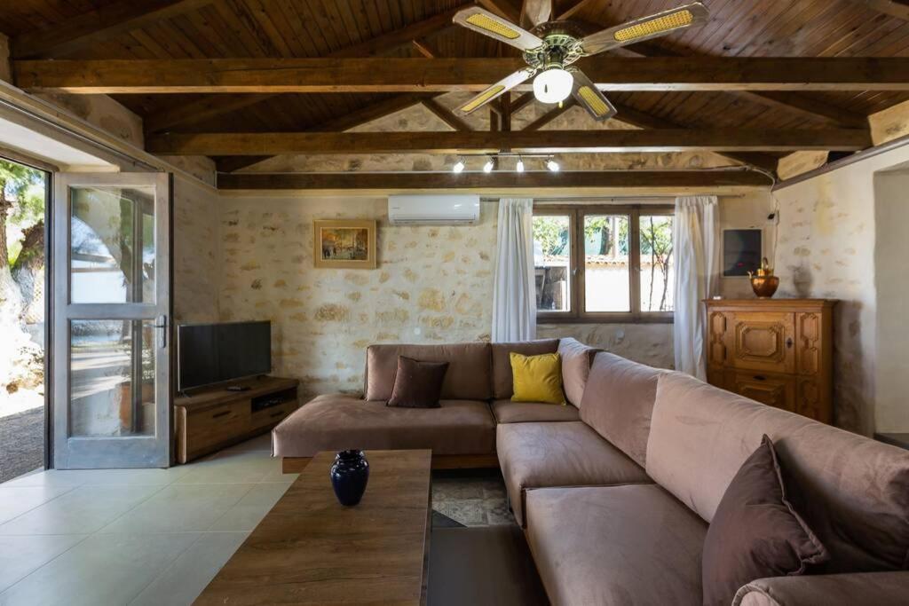 Villa Proto Helidoni - A Cozy Beachfront Villa Petres  Exterior foto