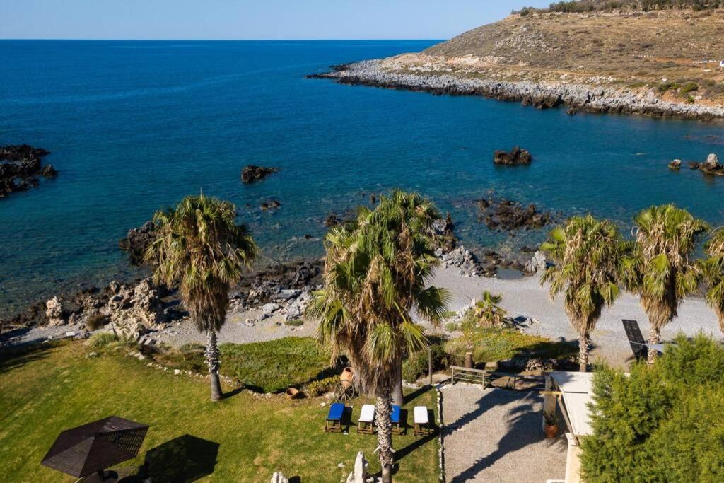 Villa Proto Helidoni - A Cozy Beachfront Villa Petres  Exterior foto